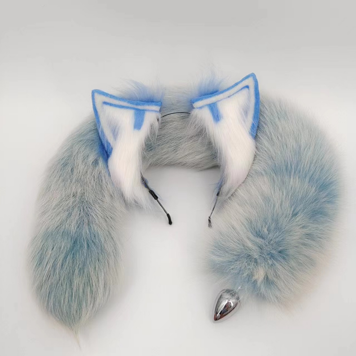 Light gray blue gradient fox tail butt plug