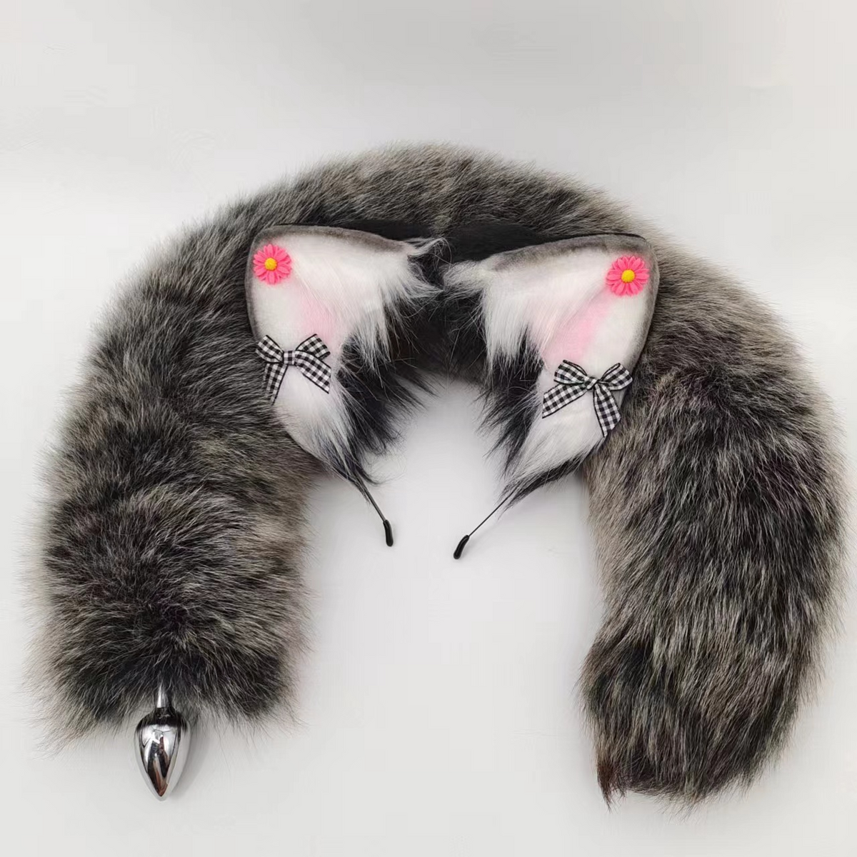 Stainless steel grey fox tail butt plug